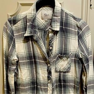 Rails super soft flannel shirt perfect for fall! Runs small so fits like an XS.